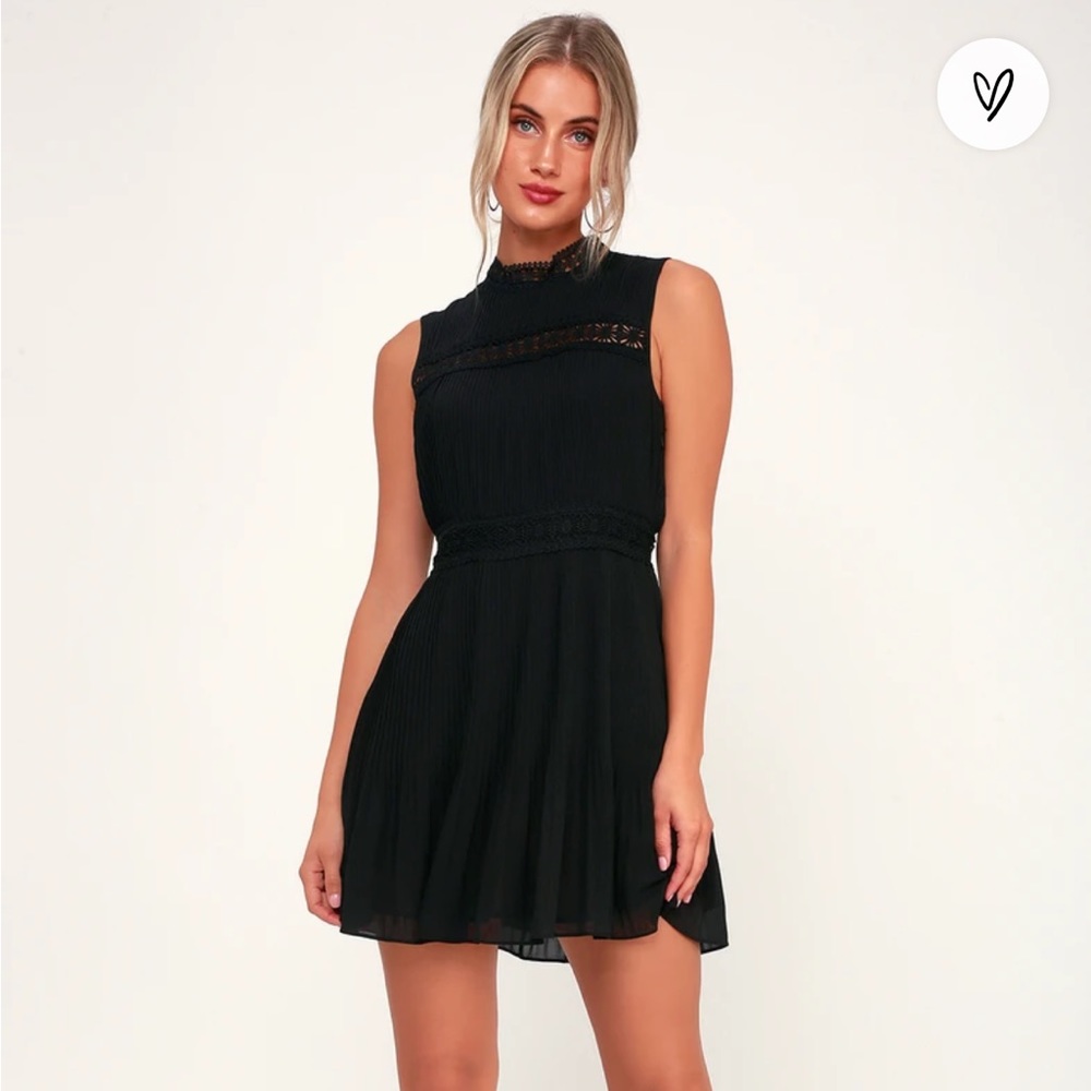 NWT Lulus, Medium, Something Wonderful Black Lace Pleated Skater Dress